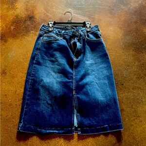 Super Cute Denim/ Jean Skirt size Medium never worn